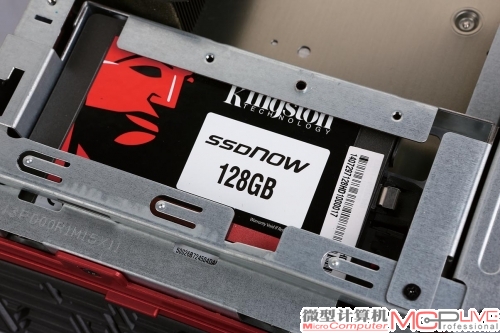 内部采用了128GB SSD，有助于加速游戏载入和软件启动，对于游戏玩家的使用体验有显著改善。