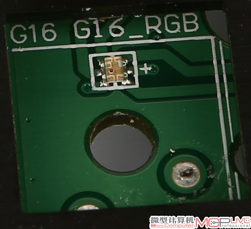 SMD RGB LED模组，R、G、B三原色的LED光源通过混光成就万紫千红的RGB世界，而RGB透明键轴就覆盖在它的正上方。